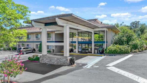 Best Western Plus Sonora Oaks Hotel & Conference Center image 1